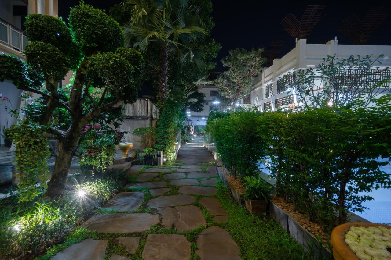 The Night Hotel Siem Reap Esterno foto